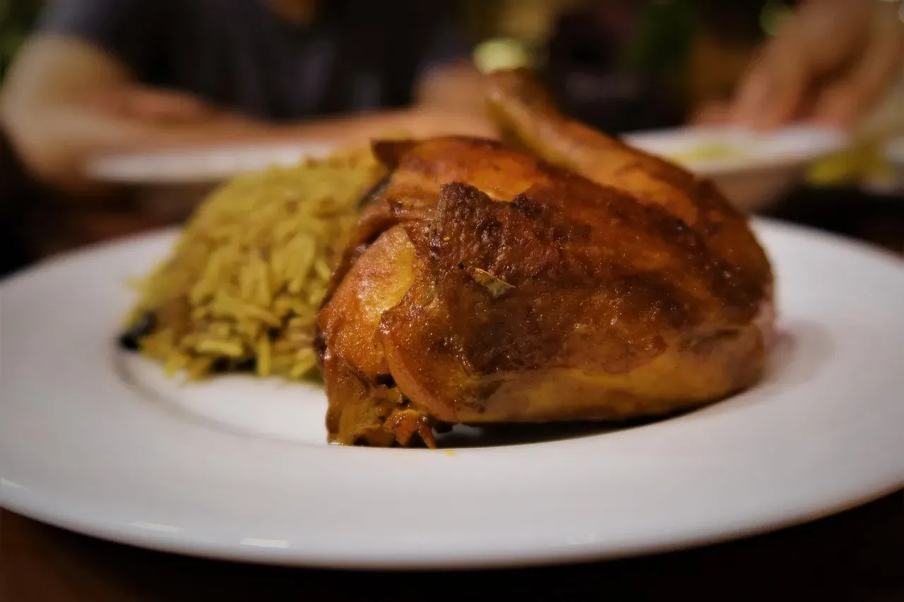 1. Their Plate Looks “Boring,” But It Quietly Hits All the Nutrient Bases (Image Credits: Pixabay)