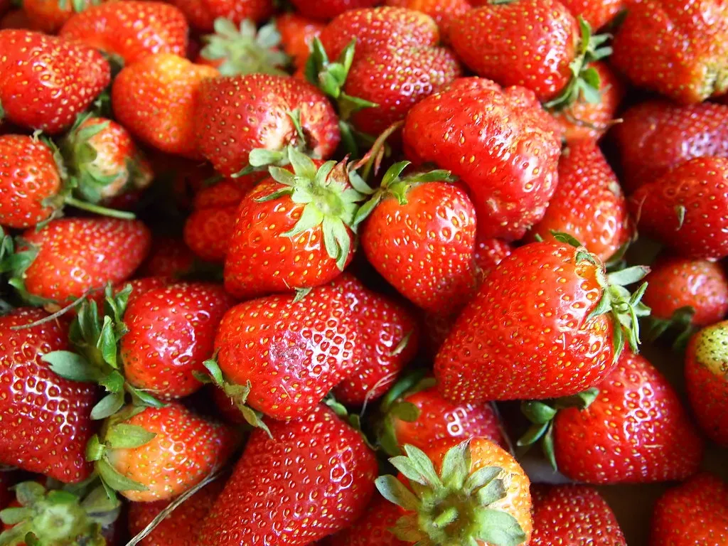 Strawberries: High Volume, Modest Density (Image Credits: Flickr)