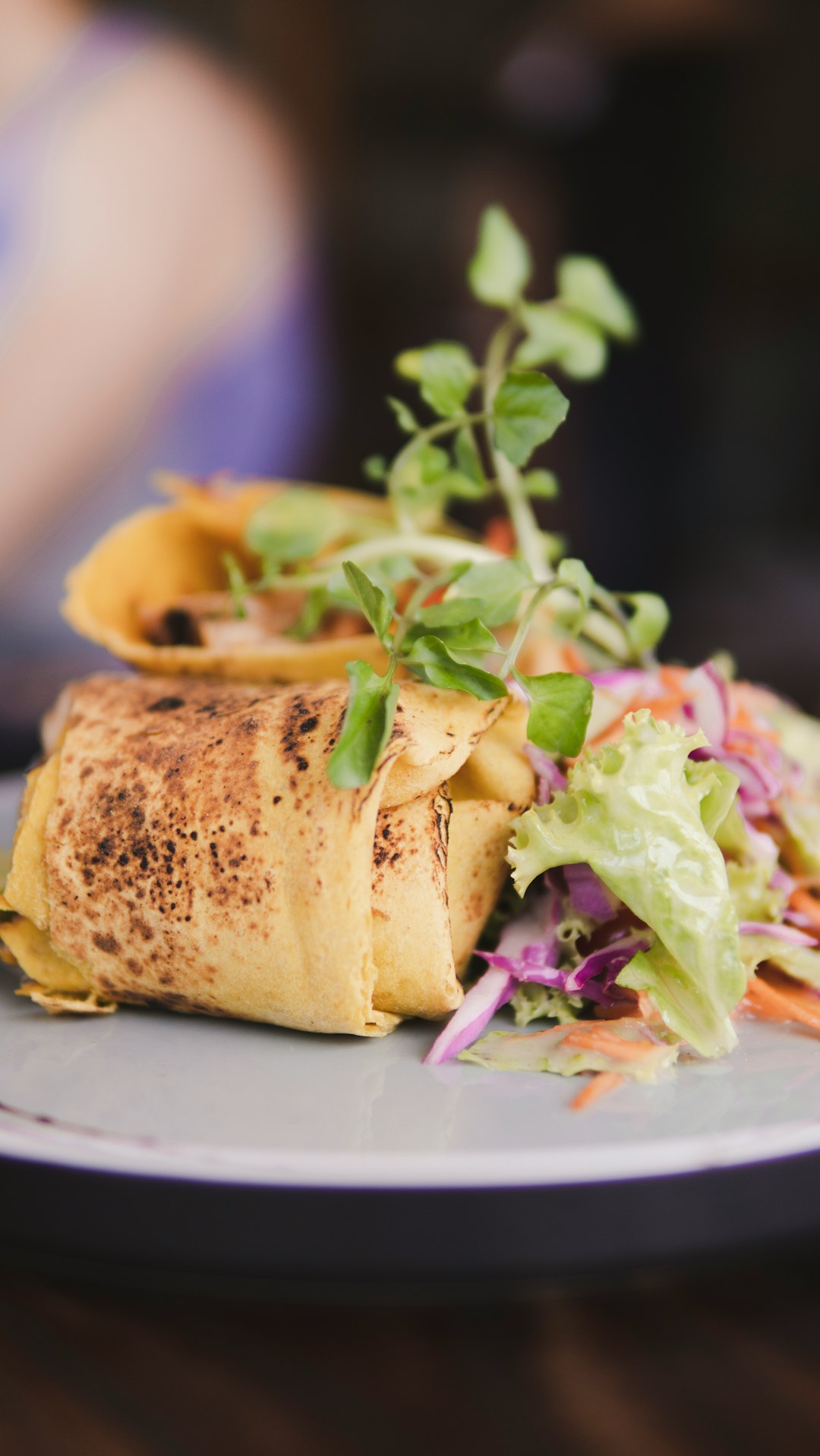 3. Starbucks Spinach, Feta & Egg White Wrap: Breakfast Under 300 Calories (image credits: unsplash)