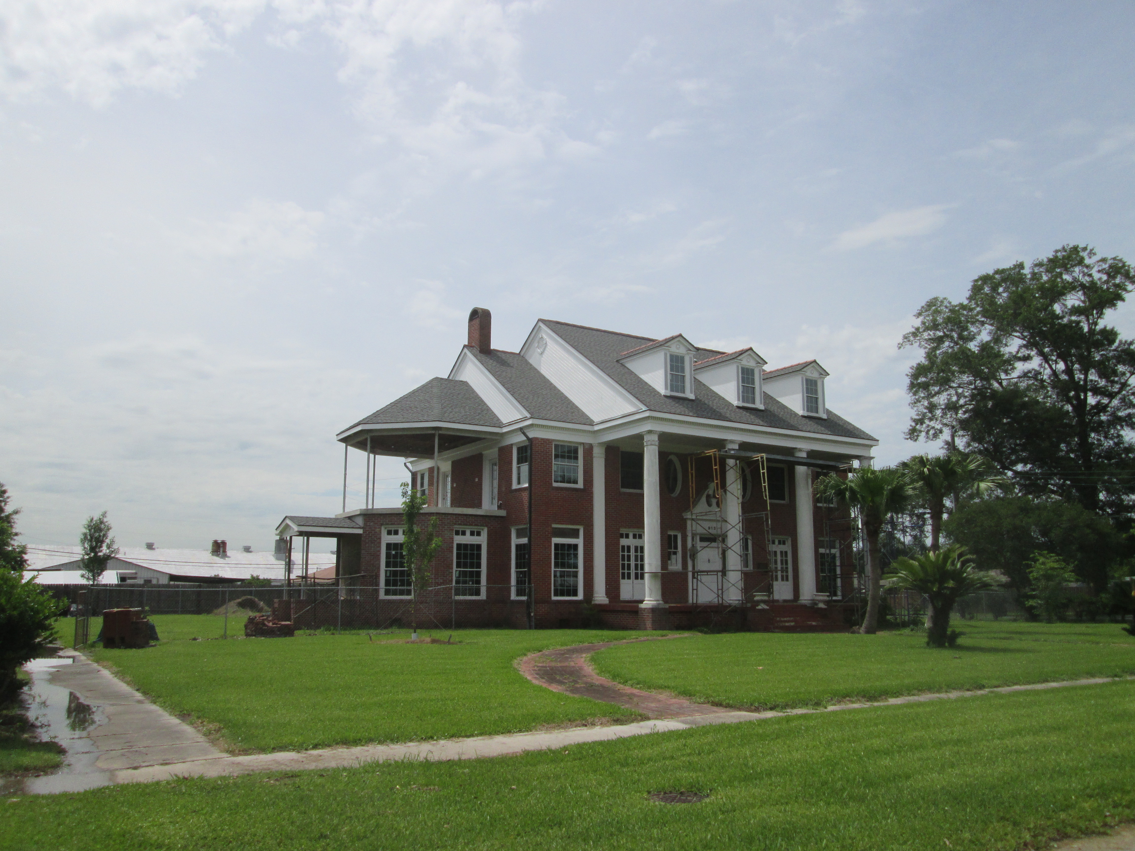 The Great Space Exodus - Americans Are Finally Saying No to McMansions (Image Credits: Wikimedia)