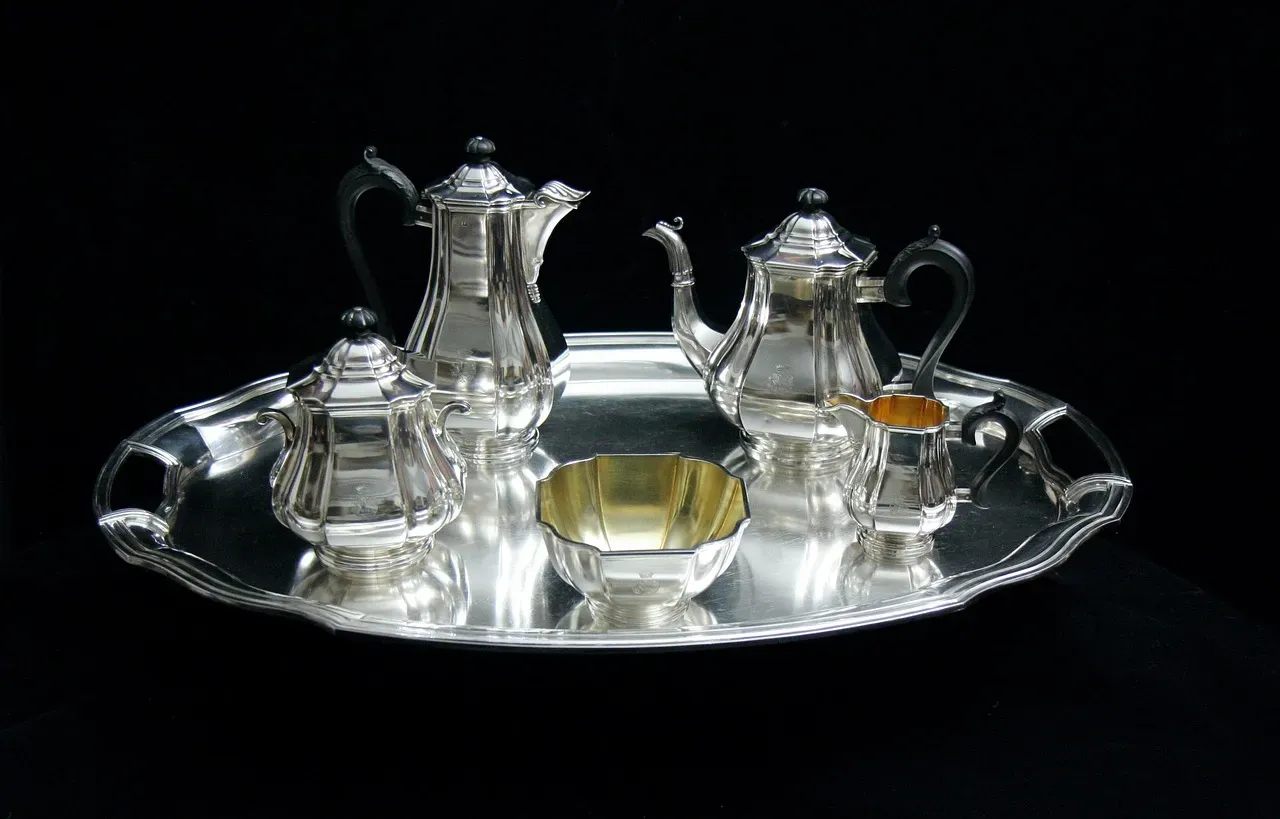 6. Sterling Silver Flatware: The Silverware Drawer That Holds Real Wealth (Image Credits: Pixabay)