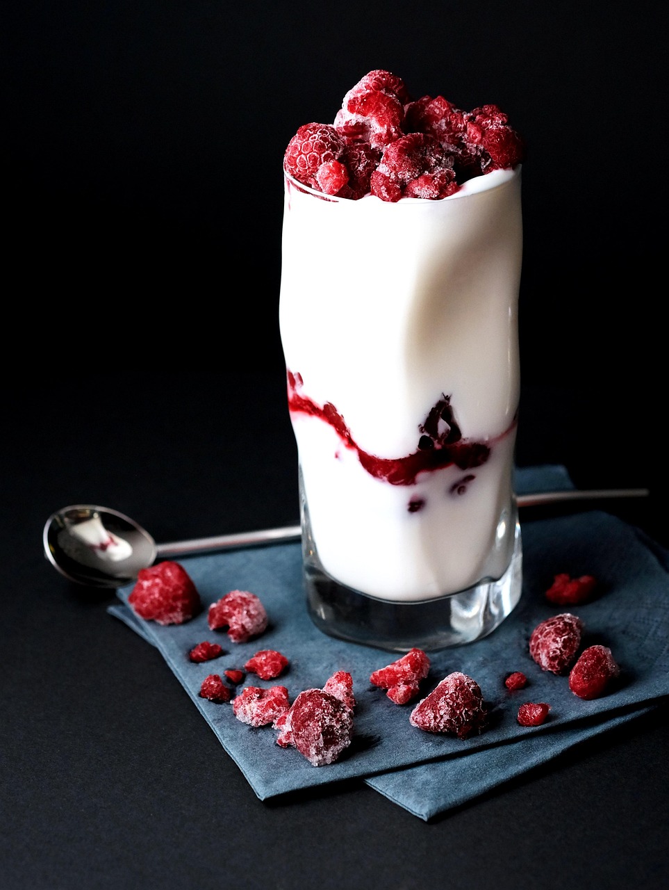 Protein-Packed Greek Yogurt Parfaits (image credits: pixabay)