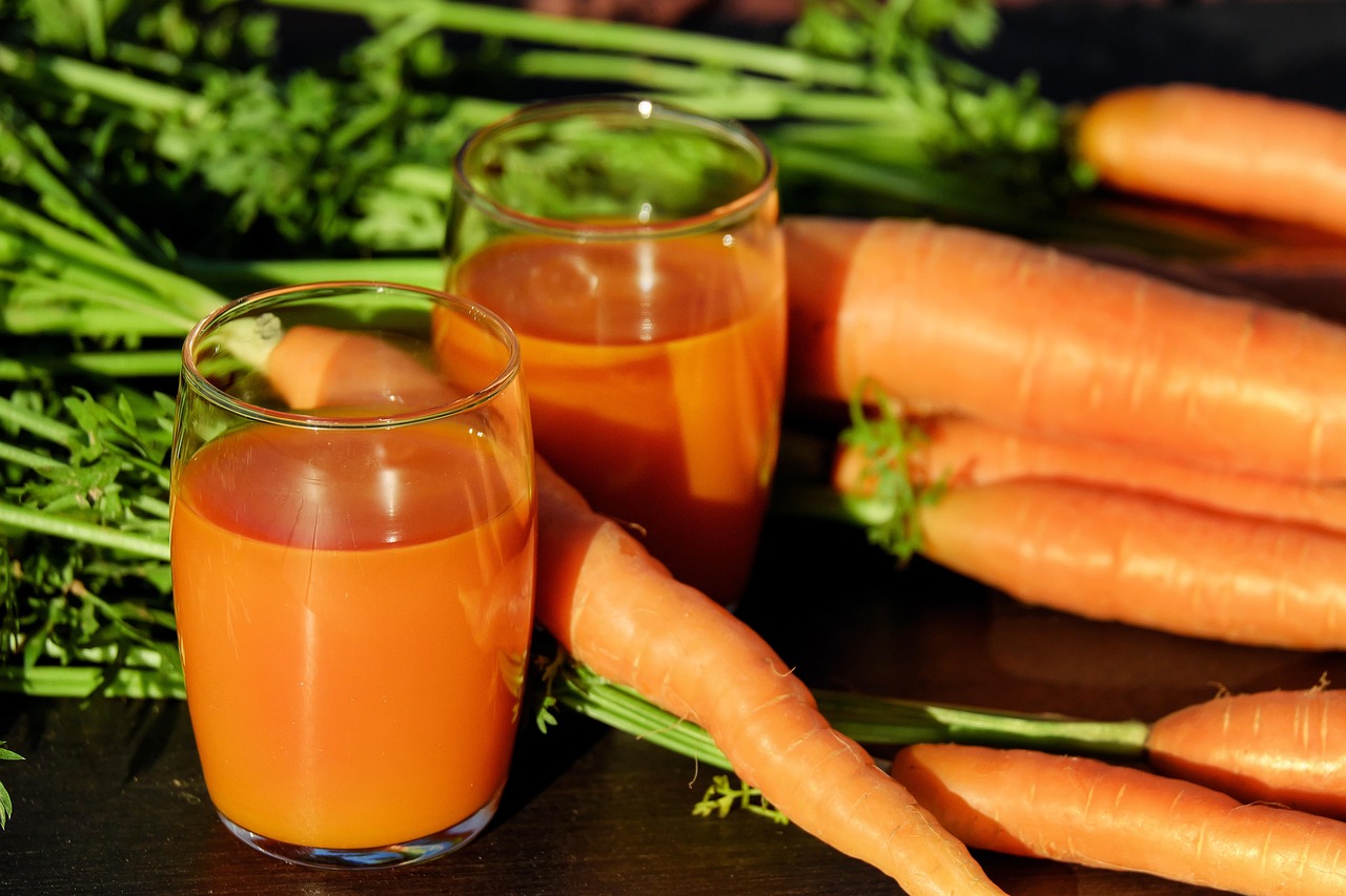 Relying on Juice Cleanses and Detox Diets (image credits: pixabay)