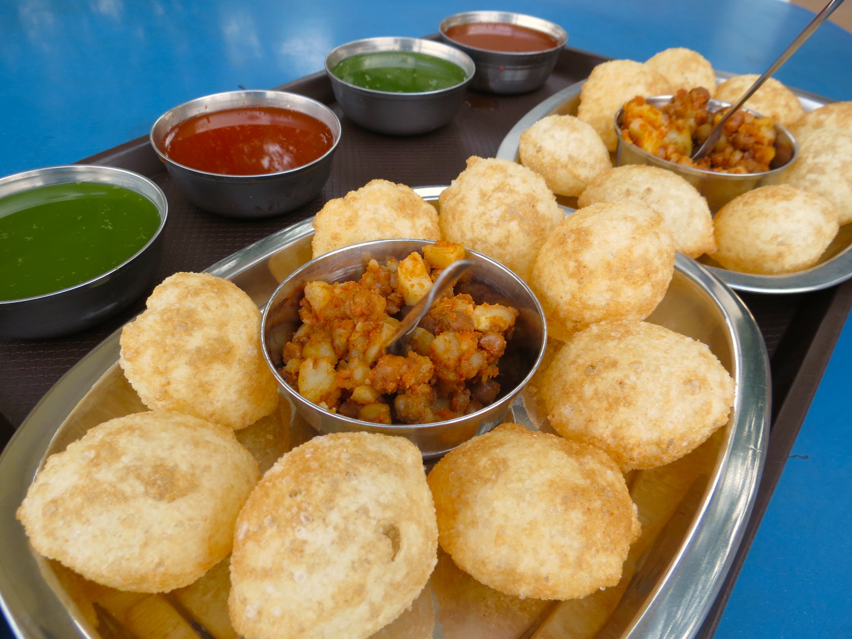 Pani Puri: The King of Crunch and Spice (image credits: wikimedia)