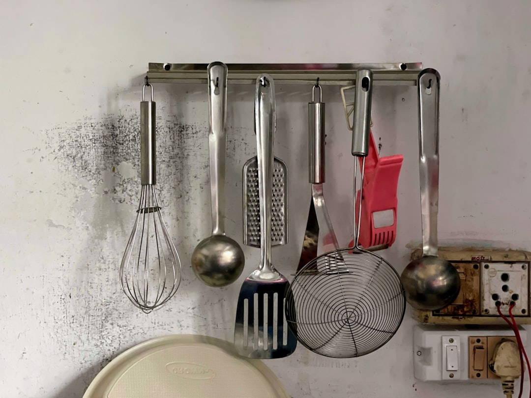Using Metal Utensils on Non-Stick Cookware (image credits: unsplash)