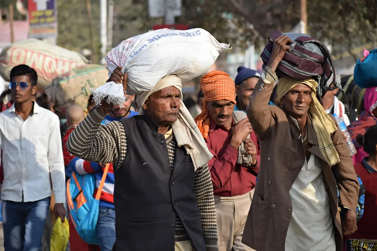Rural-to-Urban Migration Weakens Culinary Continuity (Image Credits: Pixabay)