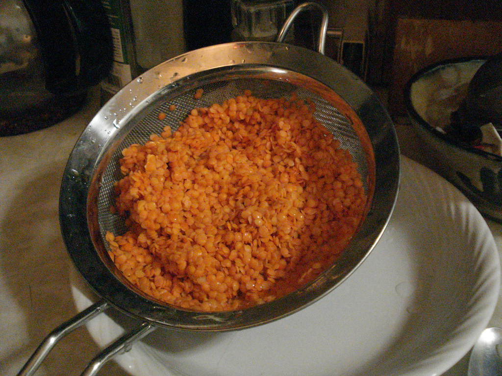 The Proper Rinsing Technique That Makes All the Difference (image credits: flickr)