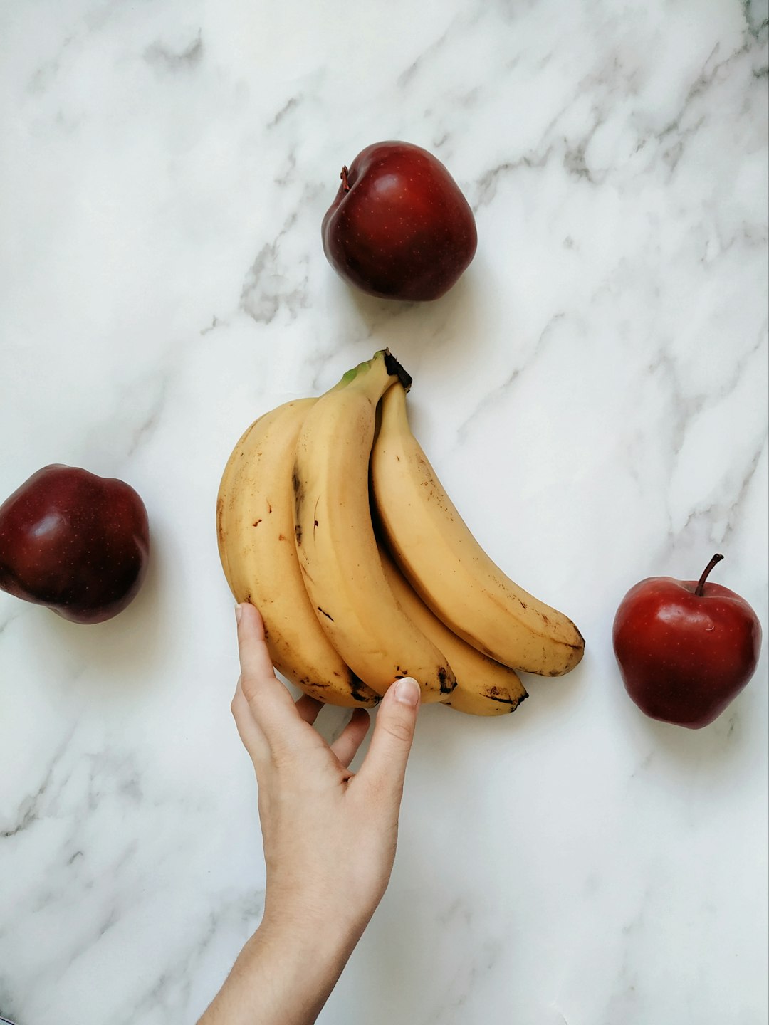 Bananas and Apples: The Ultimate Ripening Trap (image credits: unsplash)