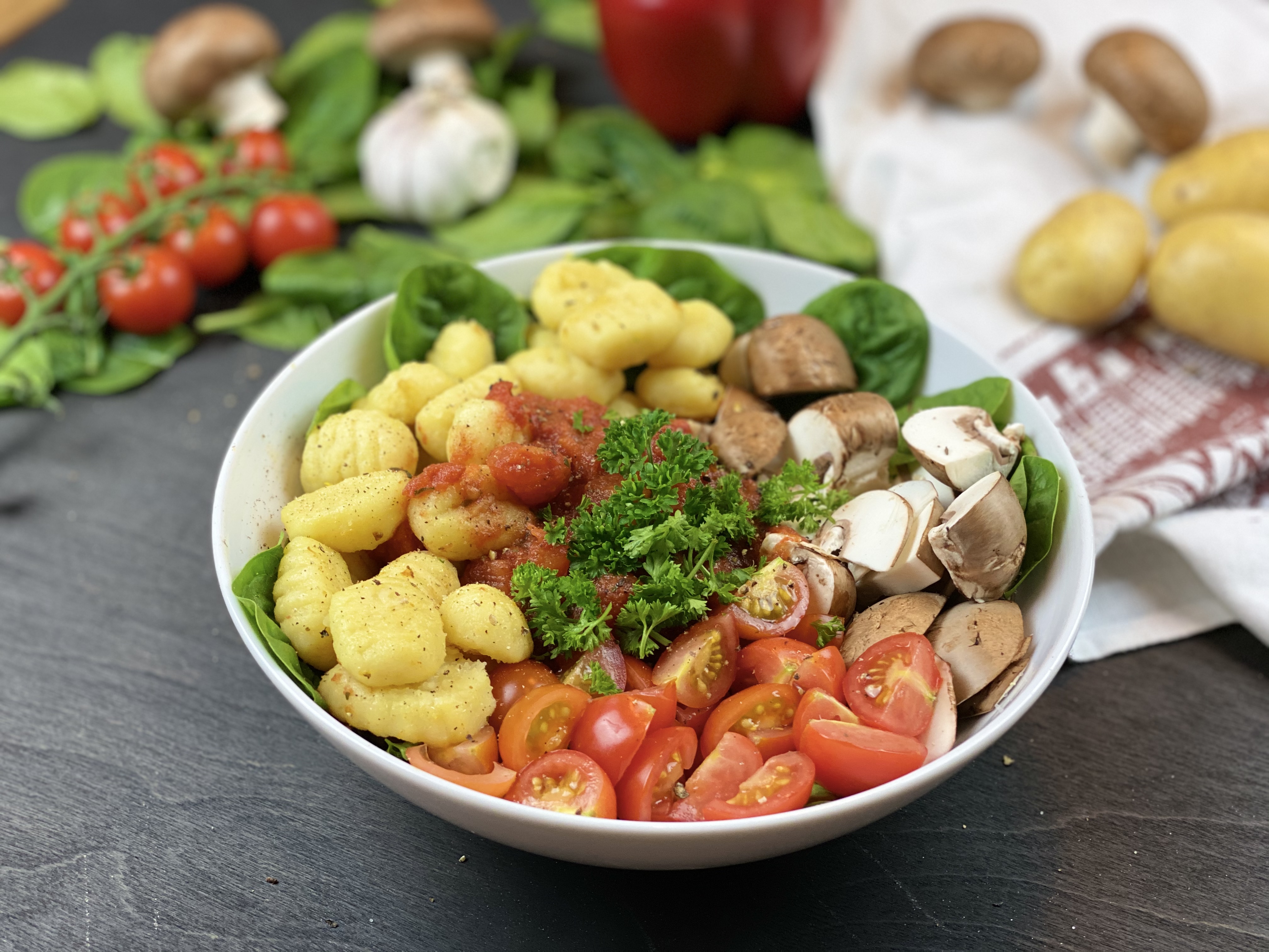 4. Taco Bell Power Menu Bowl: Customizable Plant-Based Nutrition (image credits: wikimedia)