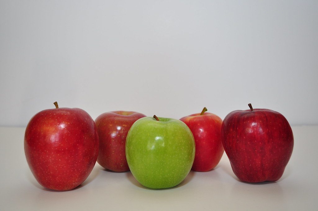 Apples - The Fiber-Rich Hydrators (image credits: flickr)