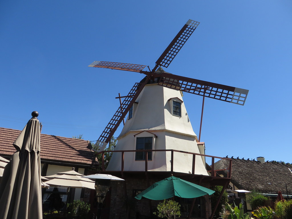 Van de Kamp's Holland Dutch Bakeries - The Windmill Empire (Image Credits: Flickr)