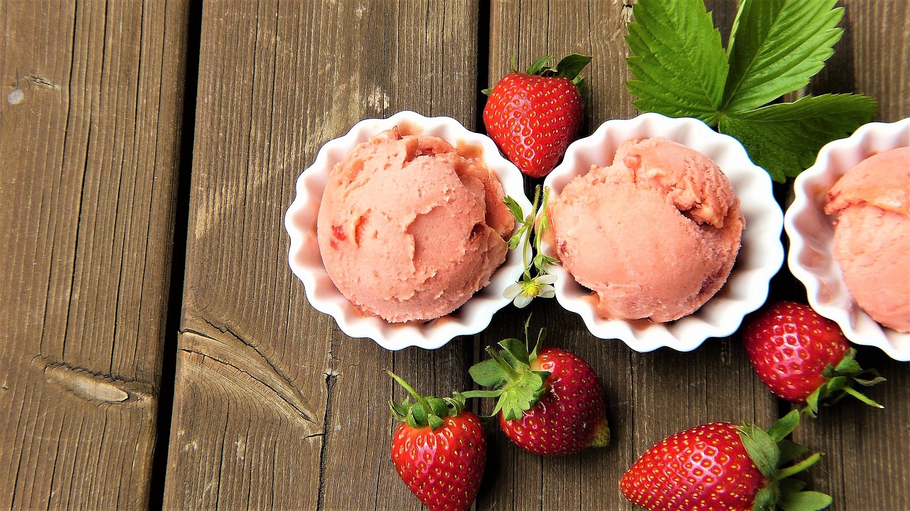 Traditional Full-Fat Dairy Ice Cream (image credits: pixabay)