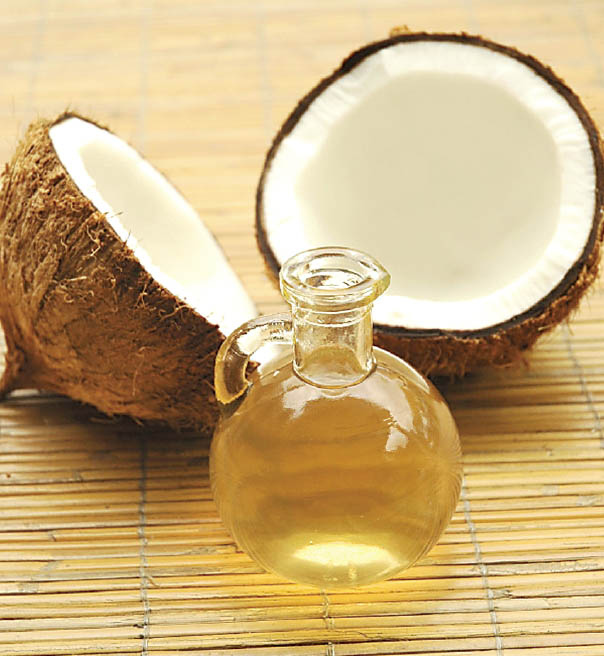 Coconut Oil - The Controversial Choice (image credits: Dầu dừa, CC BY-SA 2.0, https://commons.wikimedia.org/w/index.php?curid=53249856)