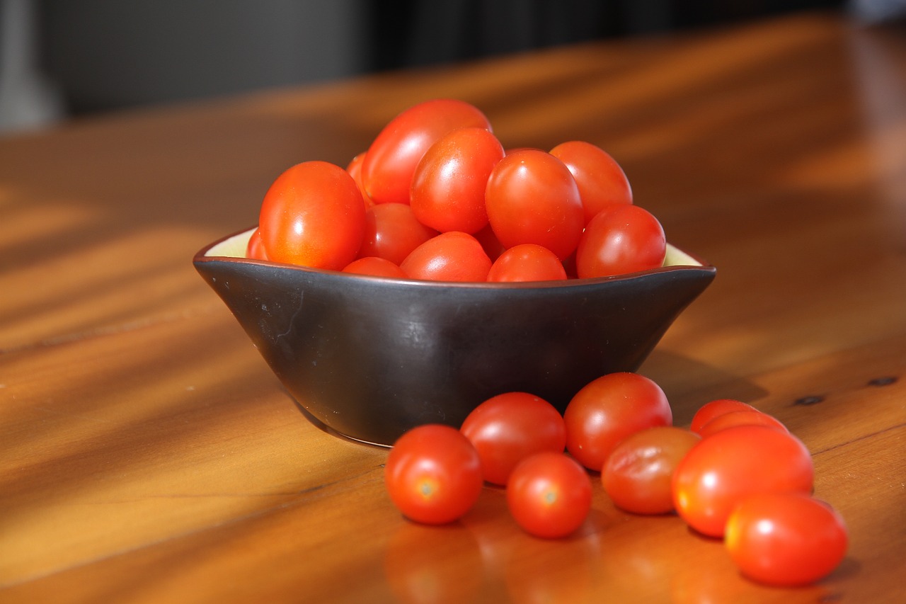 Tomatoes: Juicy Hydration Orbs (image credits: pixabay)
