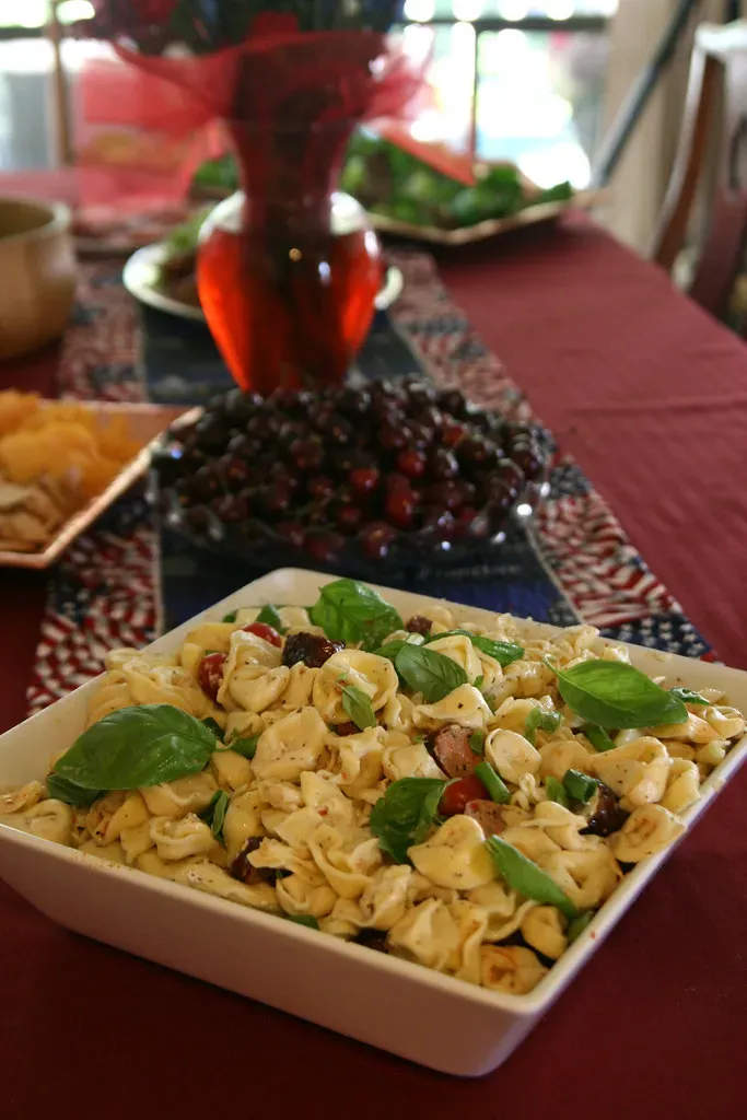 They Use Visual Tricks to Make Portions Look Bigger (Image Credits: Flickr)