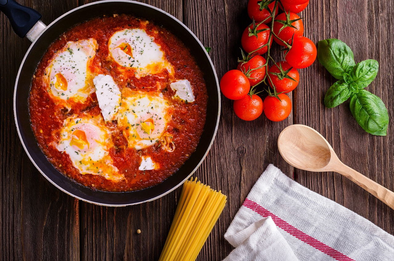 Mediterranean-Style Shakshuka That Makes Mornings Feel Like Vacation (image credits: pixabay)