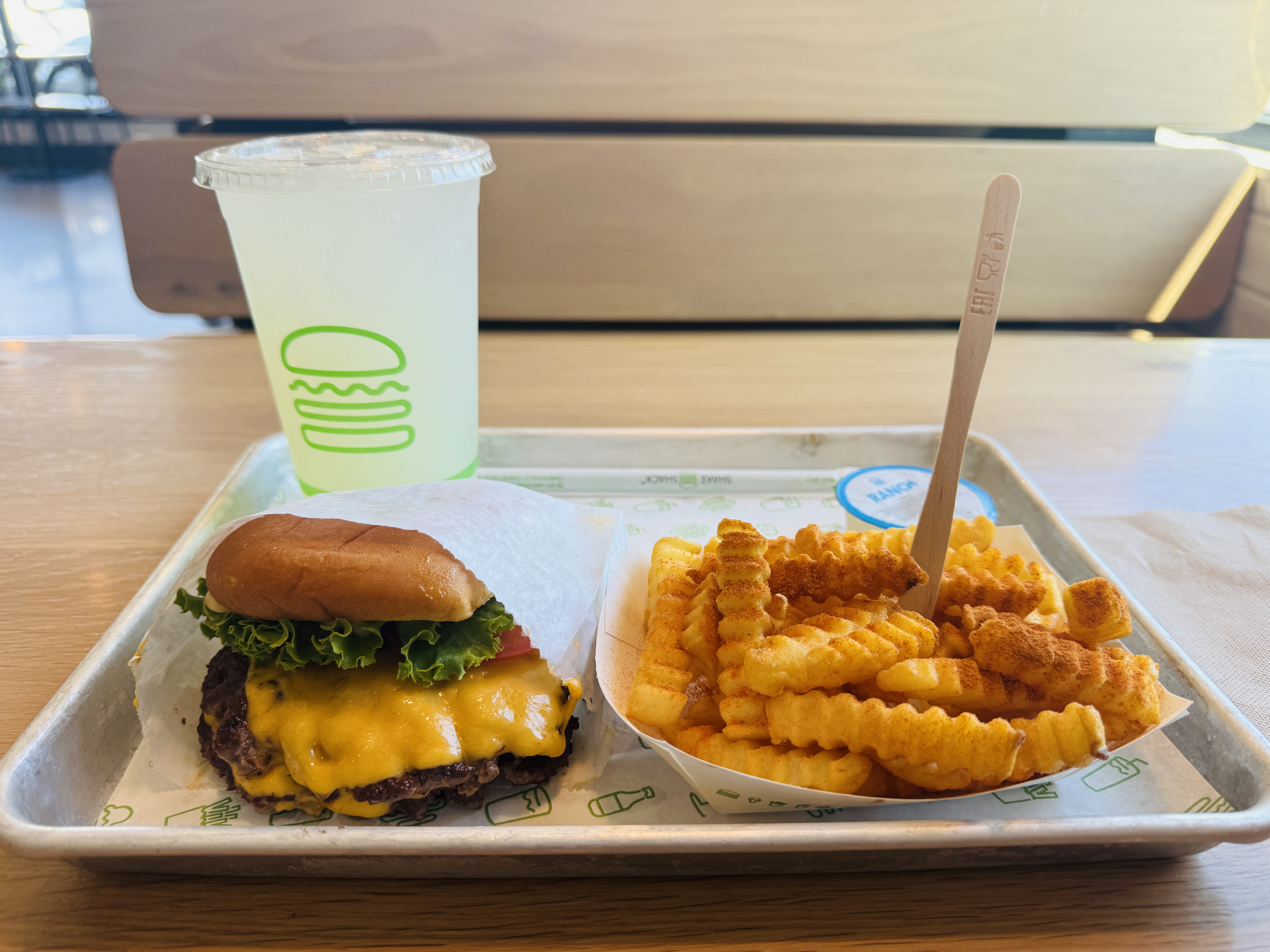 Shake Shack Holds Steady in Seventh (image credits: By Missvain, CC0, https://commons.wikimedia.org/w/index.php?curid=173411191)
