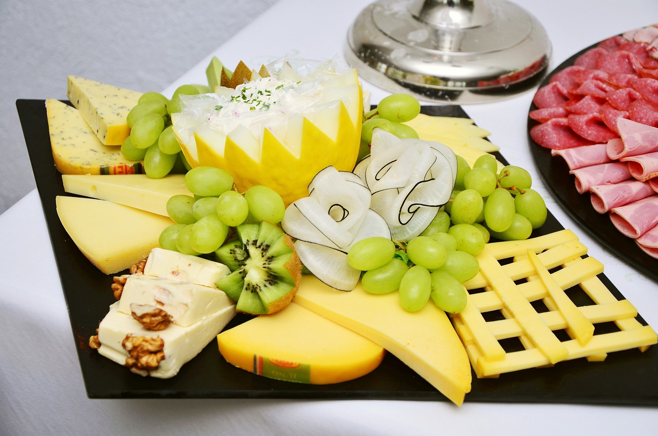 Cheese and Fruit: A Match Made in Heaven (image credits: pixabay)