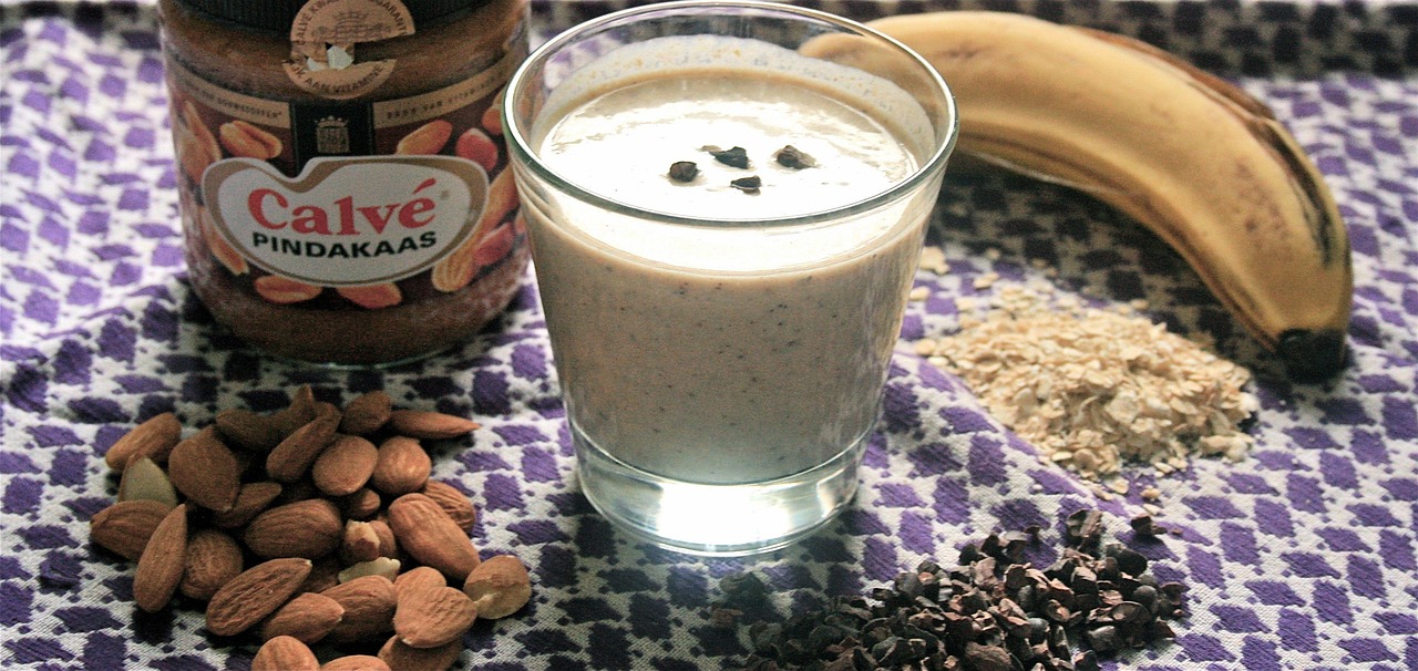 Bananas and Almond Butter Make a Dreamy Duo (image credits: pixabay)