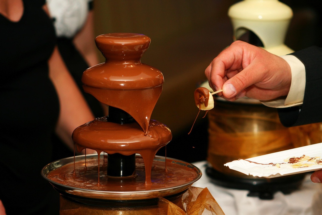 Chocolate Fondue Fountains – Sweet Contamination Station (image credits: pixabay)