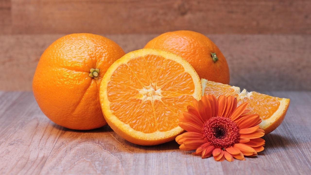 Oranges: Vitamin C Powerhouse with High Potassium Levels (image credits: pixabay)