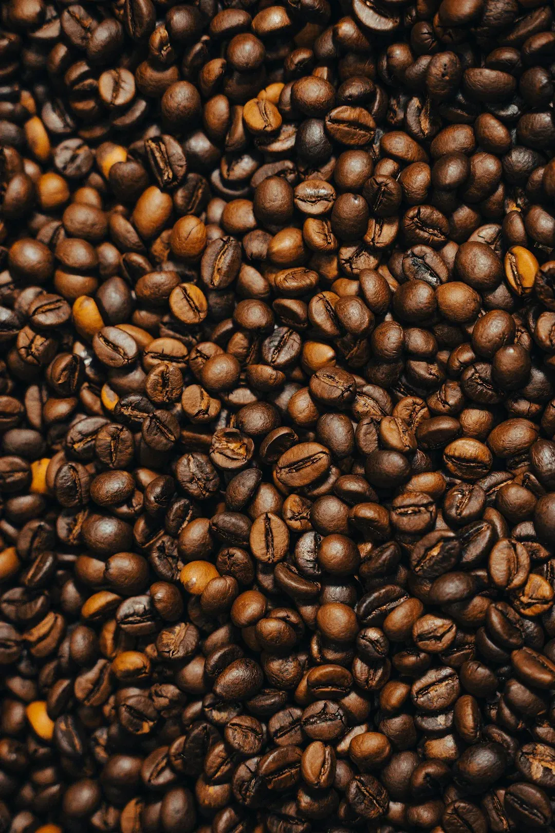 1. Folgers: America's Best-Known Brand Is Built on Commercial-Grade Beans (Image Credits: Unsplash)