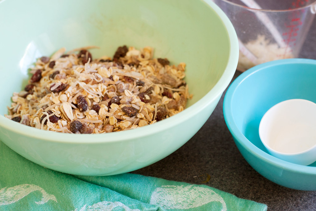 Oatmeal Offers Comfort and Melatonin (image credits: flickr)
