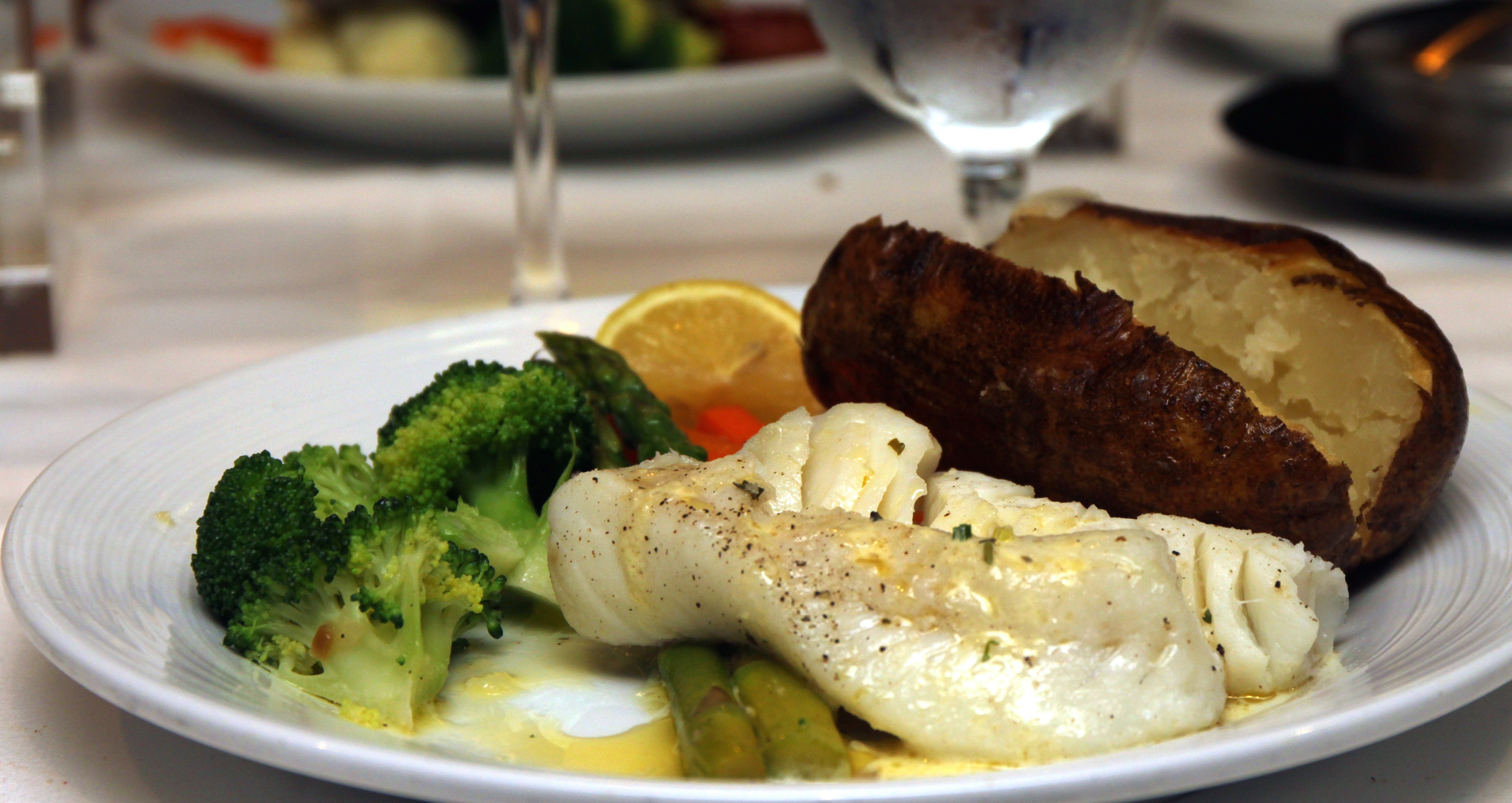 Baked Cod with Lemon and Green Beans: Light, Lean, and Delicious (image credits: wikimedia)