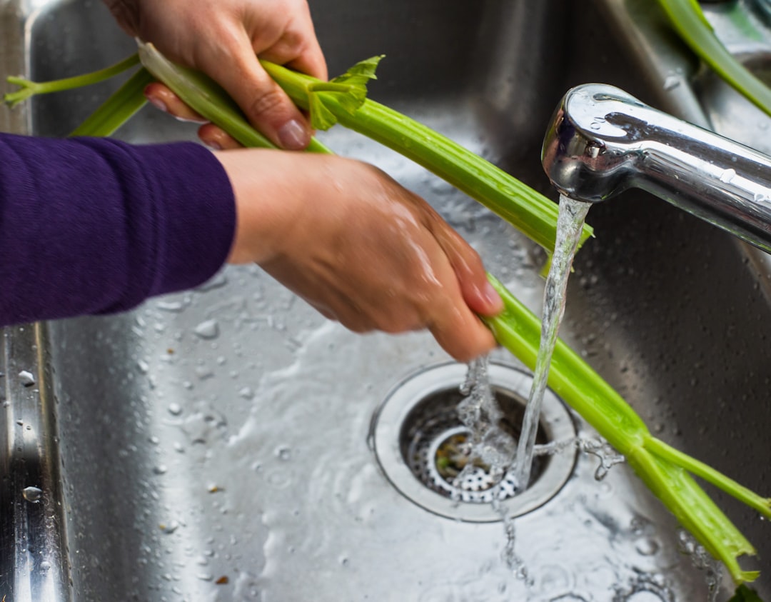 Washing Vegetables Without Proper Drying (Image Credits: Unsplash)