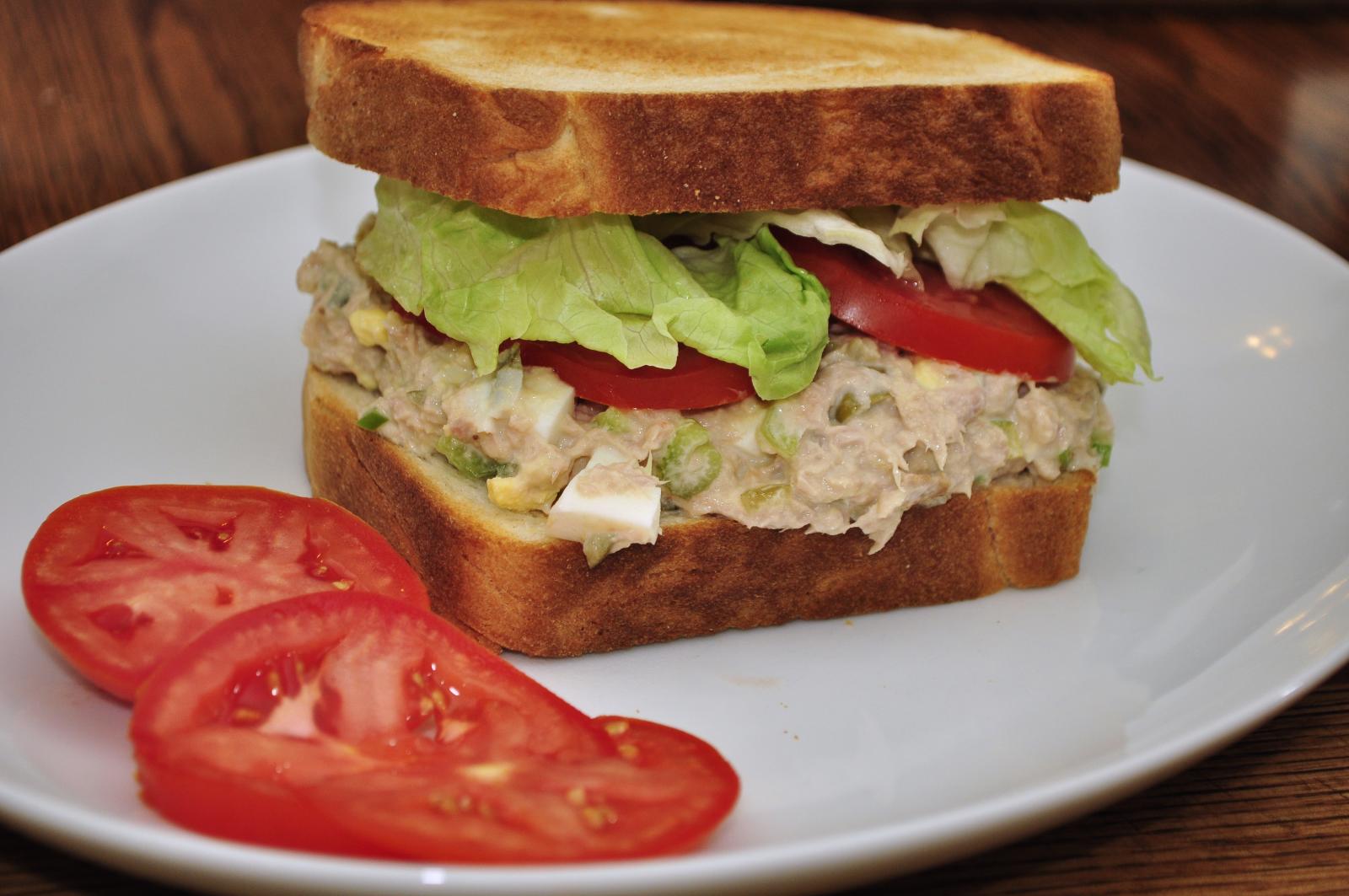 Tuna Salad Sandwiches (image credits: wikimedia)