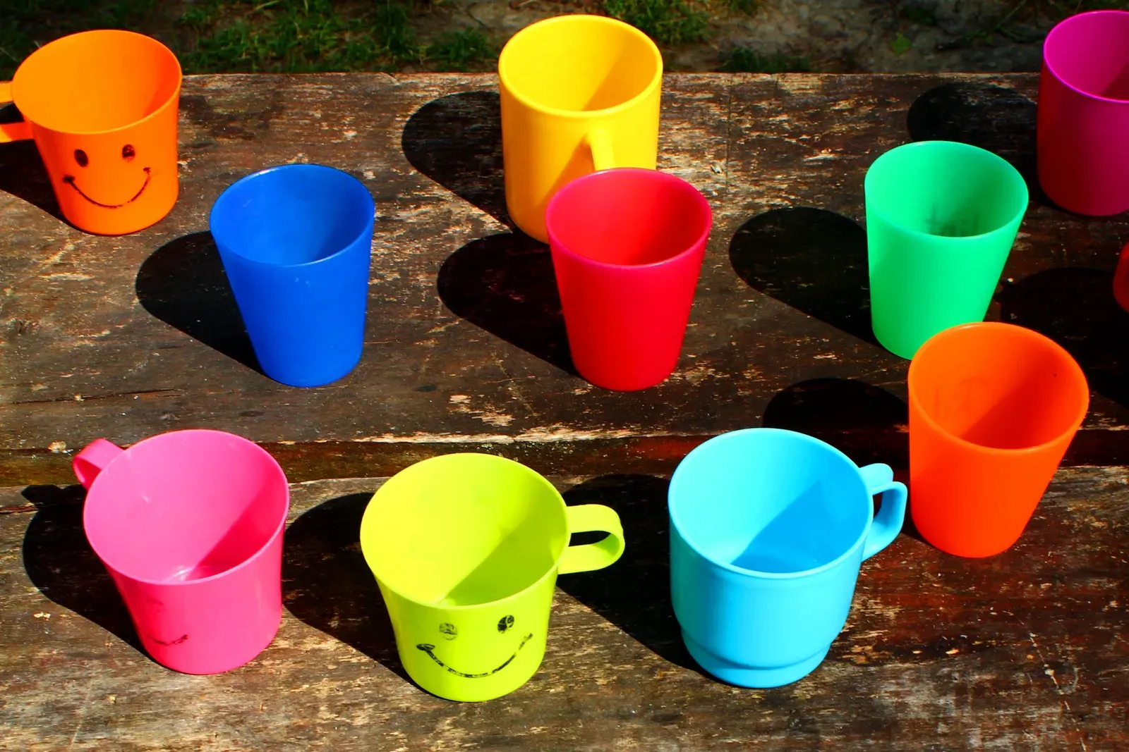6. The Color of a Cup Changes How Food Tastes (By Rlevente, CC BY-SA 4.0)