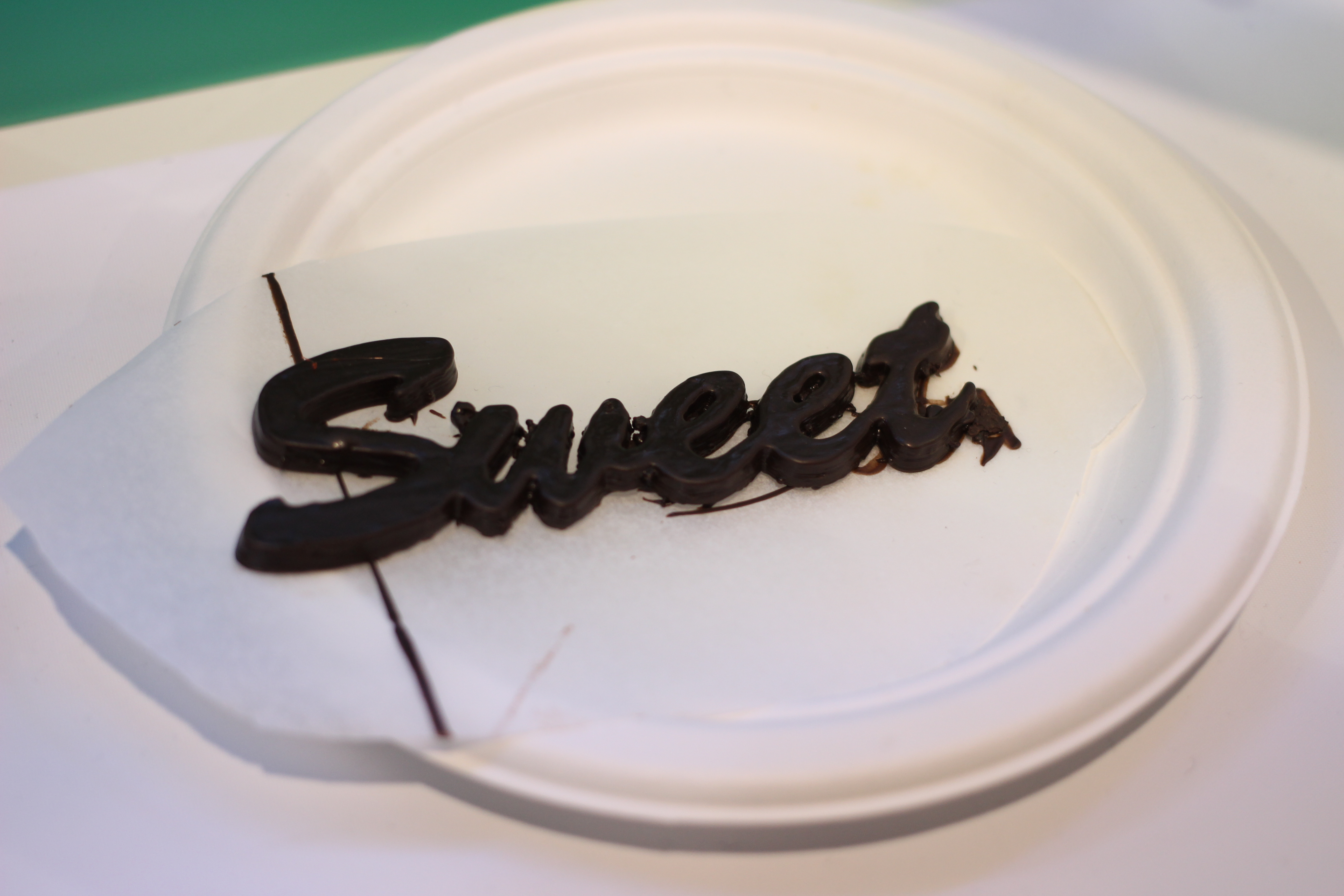 Revolutionary 3D Chocolate Printing Technology (image credits: Rokit Chocosketch 3D Chocolate Food Printer, CC BY 2.0, https://commons.wikimedia.org/w/index.php?curid=51016981)