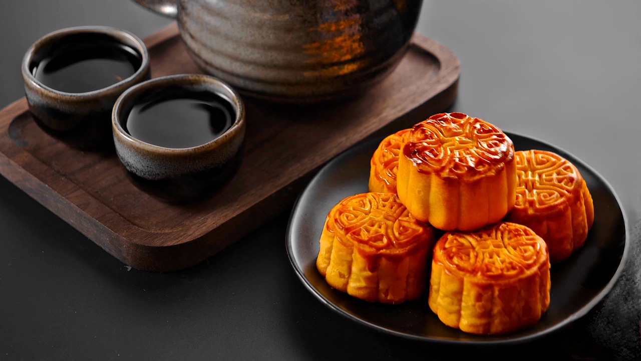 Mooncakes and Cultural Identity (image credits: pixabay)