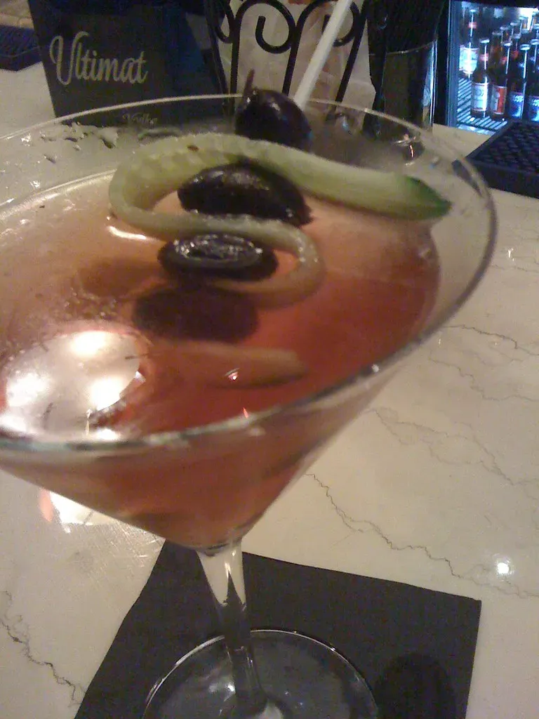 5. The Dirty Martini: A Precision Nightmare (zappowbang, Flickr, CC BY 2.0)