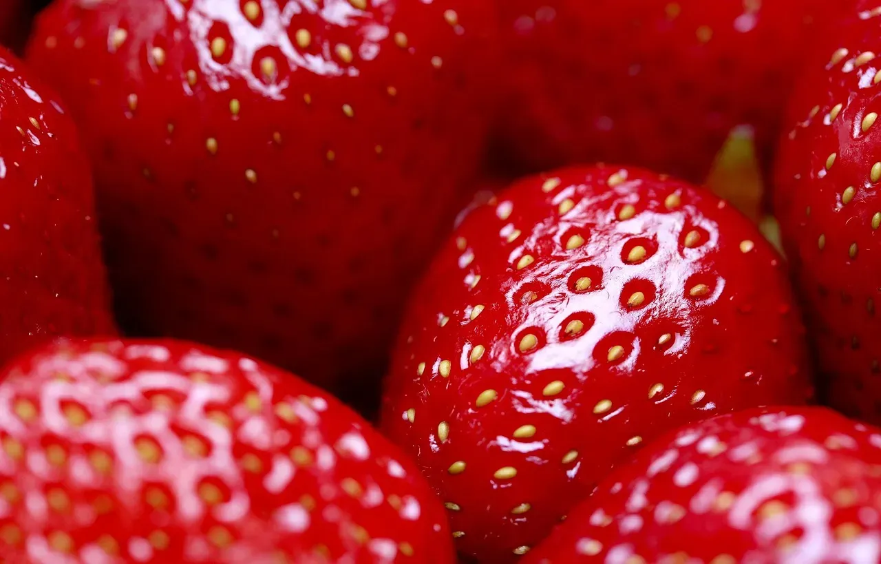 Strawberries: Beautiful but Nutritionally Bankrupt (Image Credits: Pixabay)