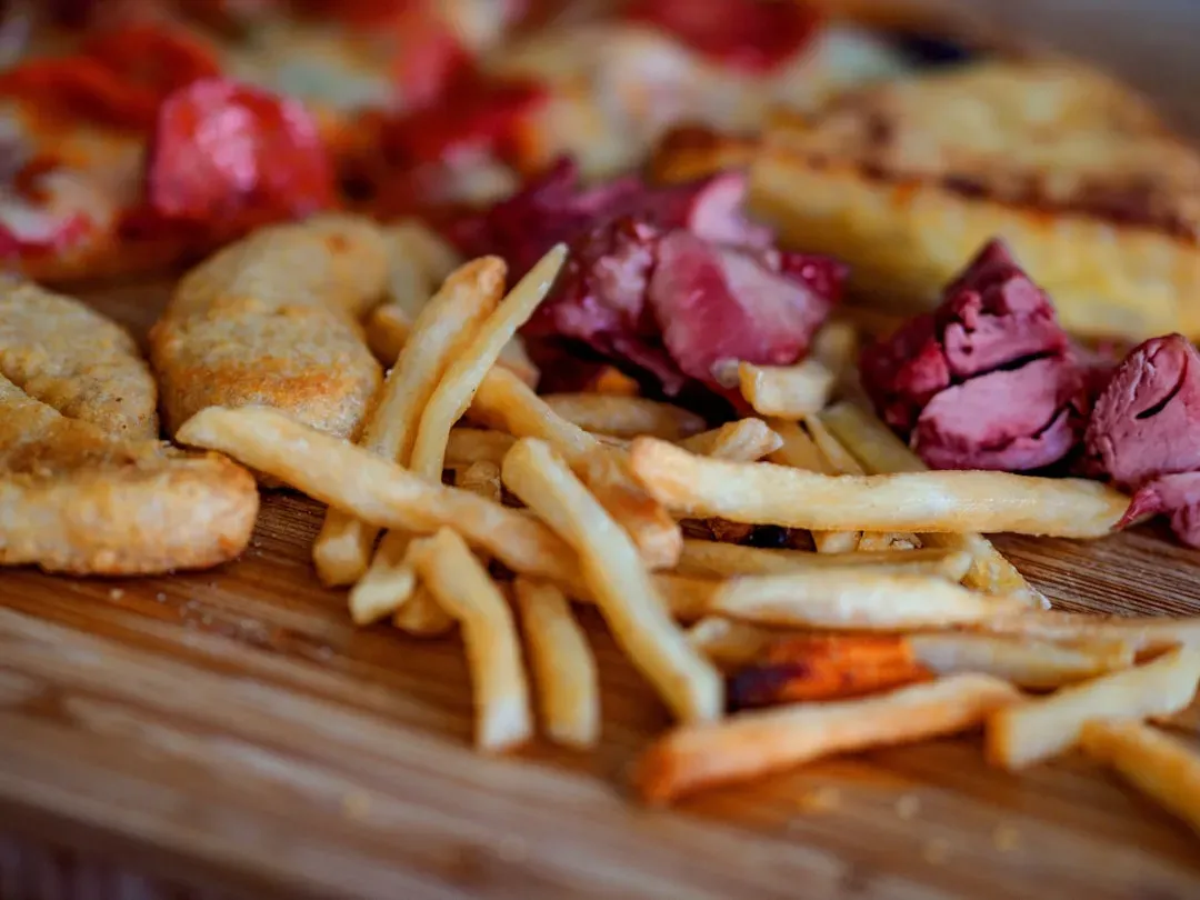 Overcrowding the Basket and Causing Uneven Heat (Image Credits: Unsplash)