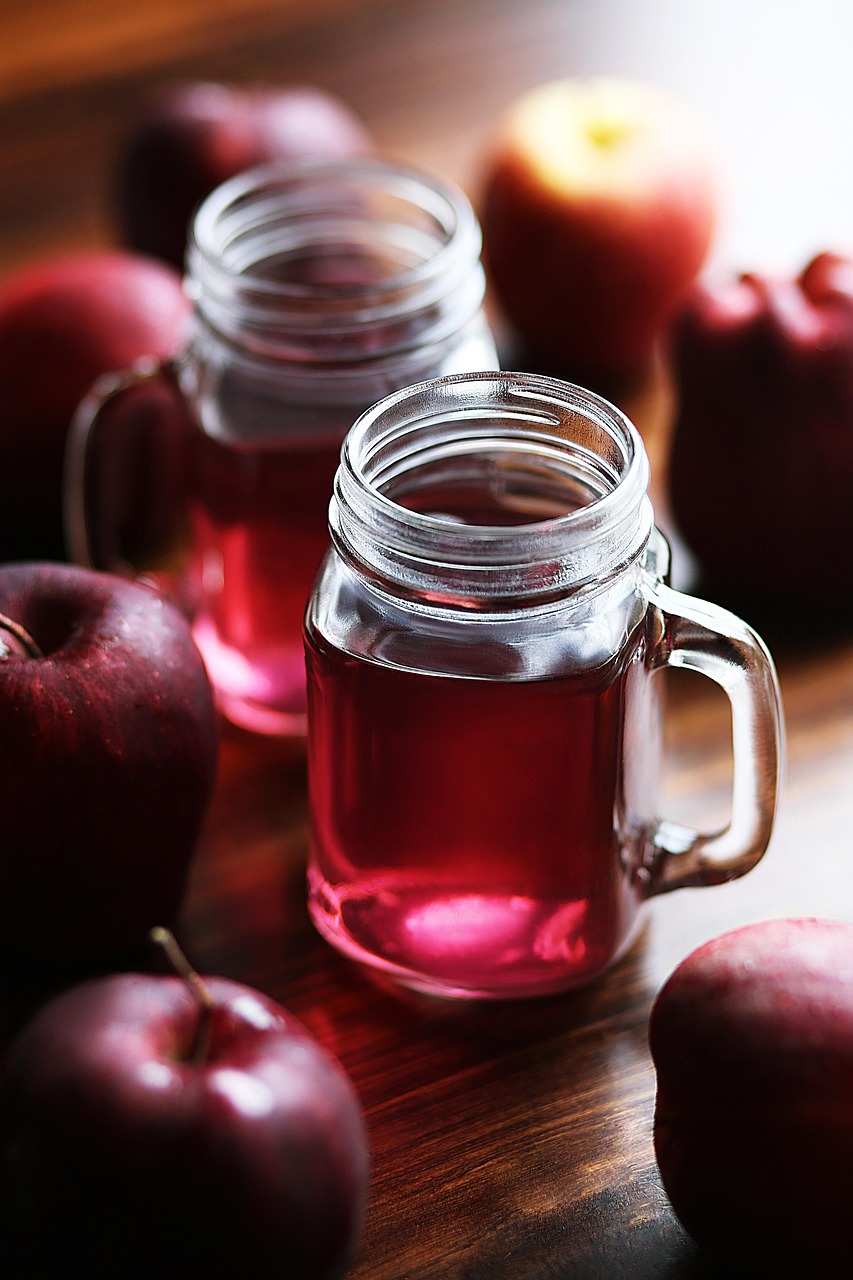 Apple Juice: A Classic with a Hidden Cost (image credits: pixabay)