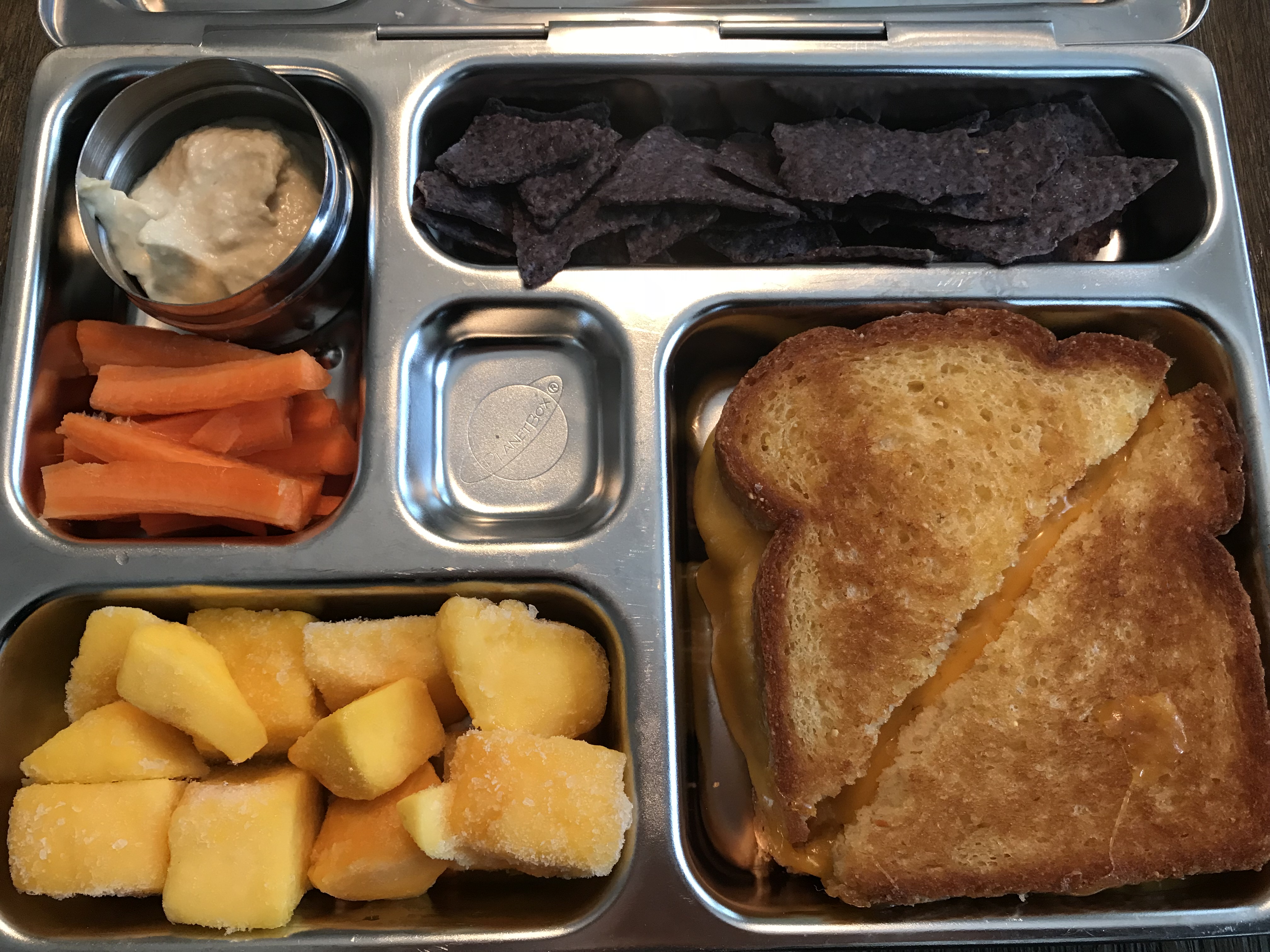 Creative Ways to Incorporate Cheese into Lunches (image credits: wikimedia)