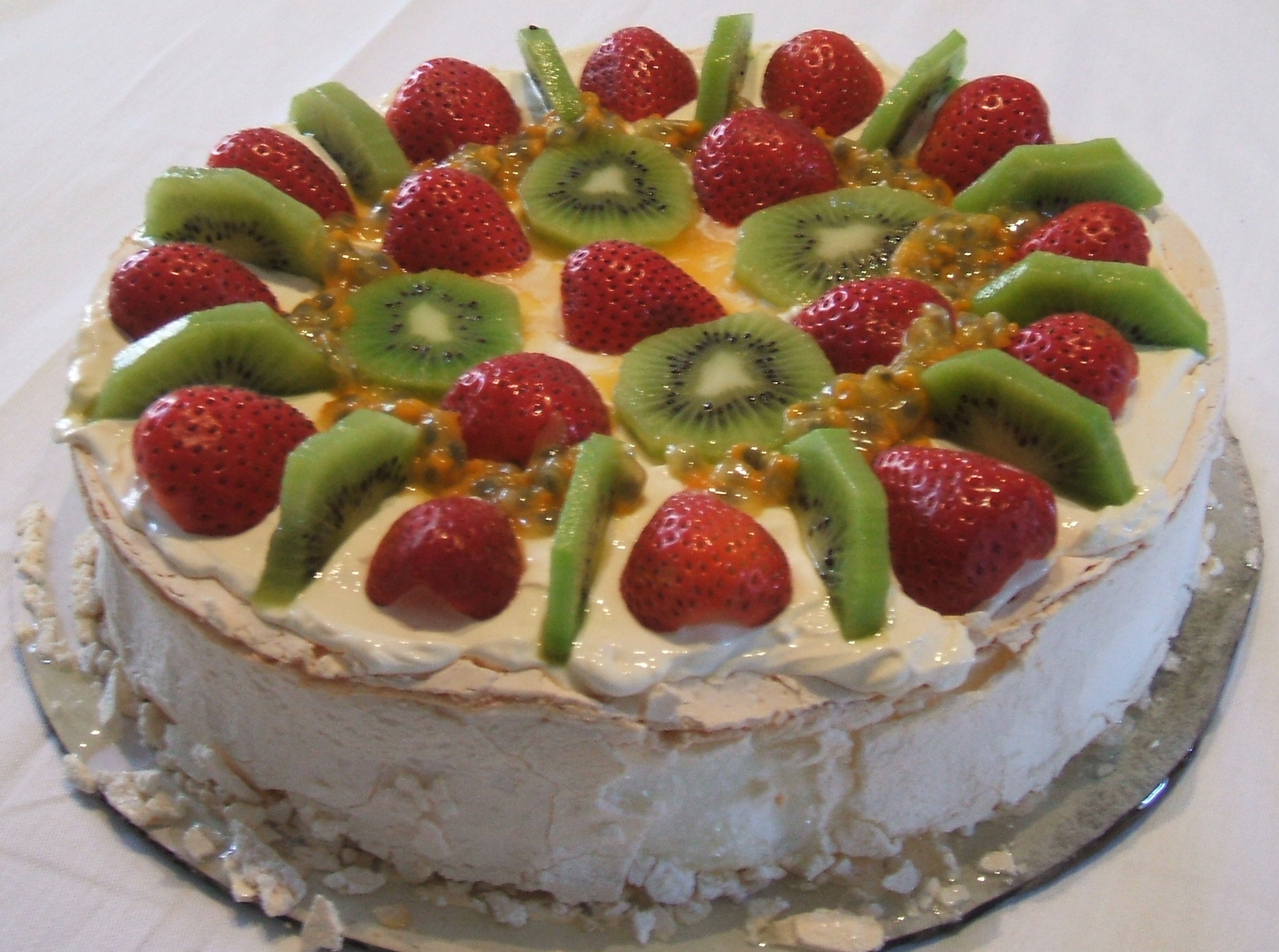 Pavlova from Australia/New Zealand (image credits: wikimedia)