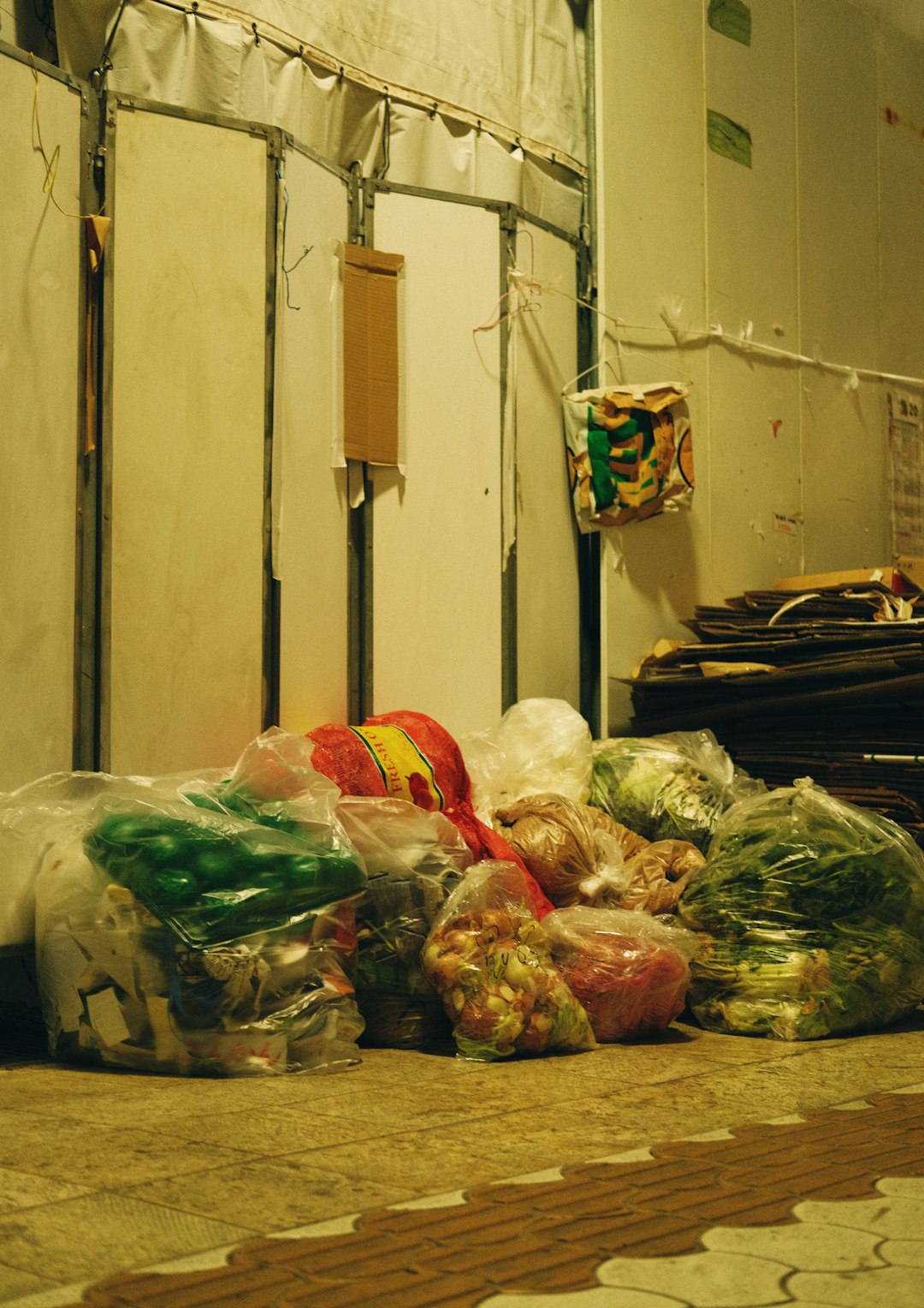 Inadequate Leftover Storage and Labeling (Image Credits: Unsplash)