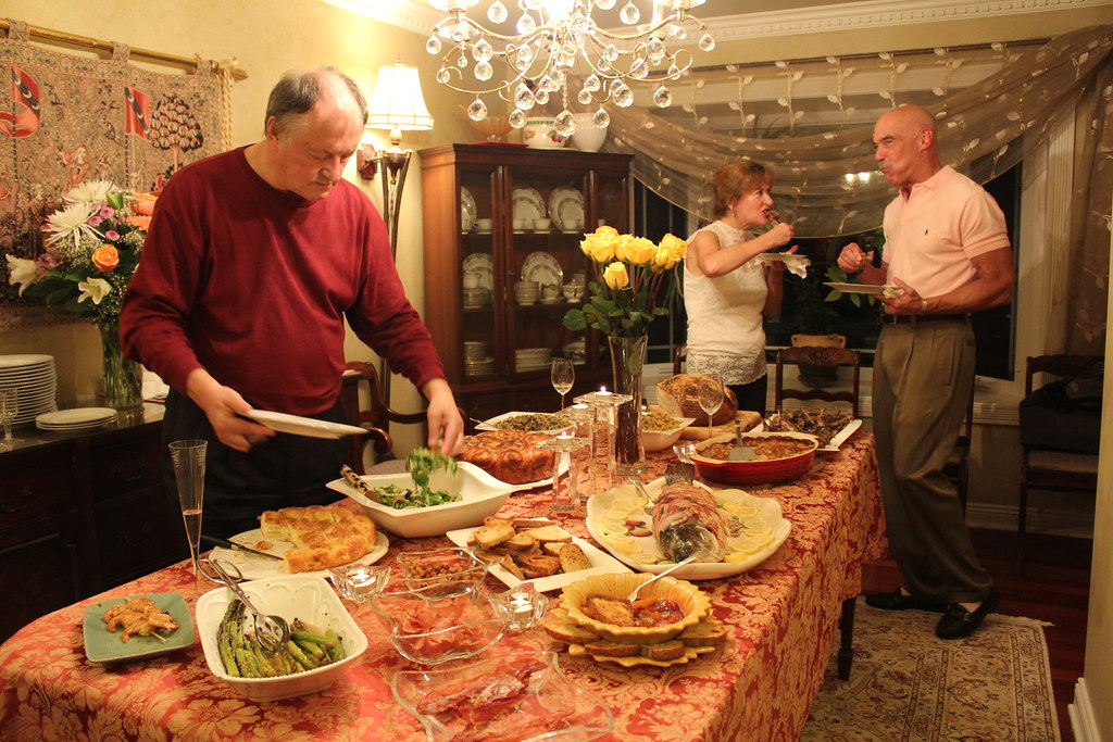 Why Late Eaters Gain More Weight (image credits: flickr)