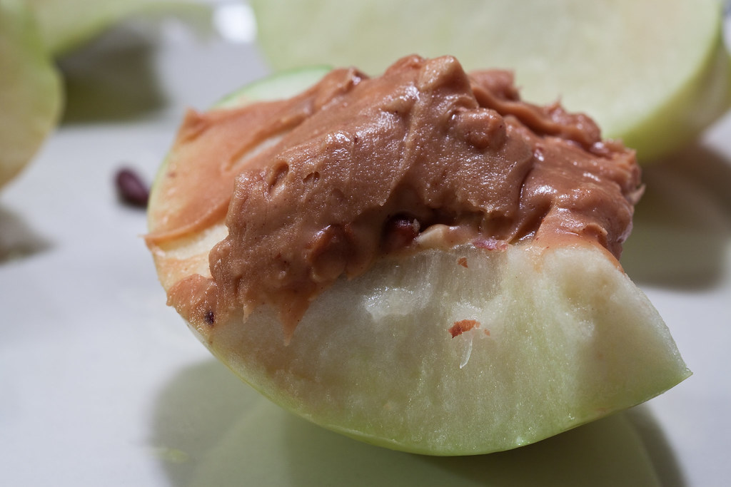 Apple Slices with Peanut Butter (image credits: flickr)
