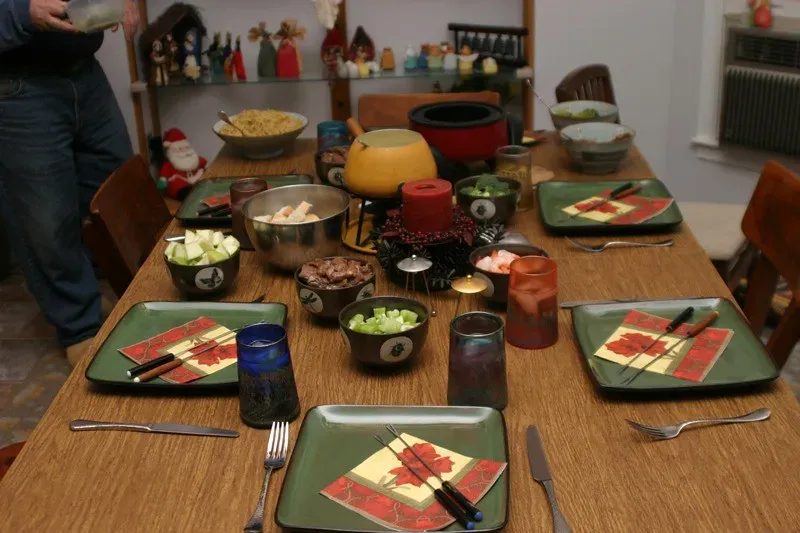 Fondue Experiences Are Appearing on Real Menus Right Now (Image Credits: Flickr)