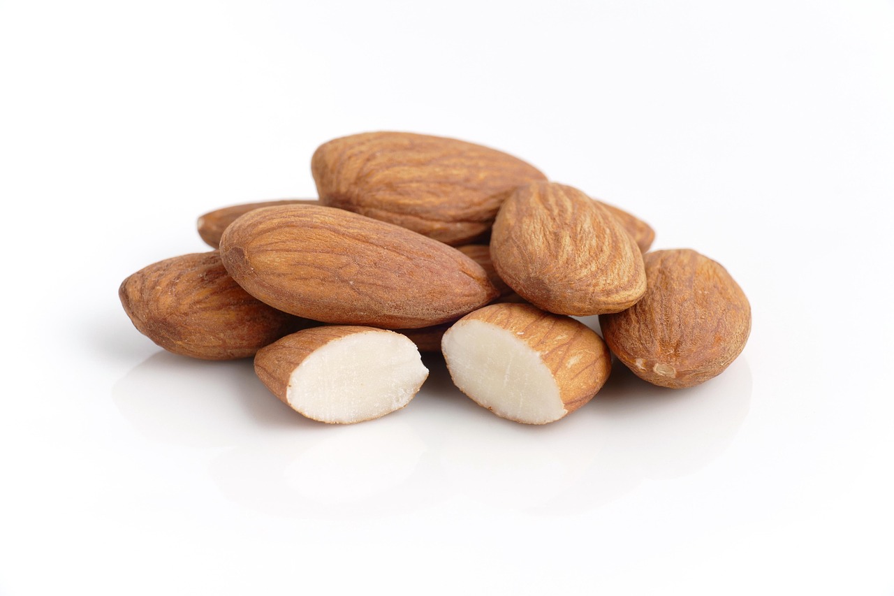 Almonds: Her Favorite Grab-and-Go Snack (image credits: pixabay)