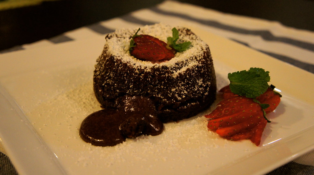 Molten Lava Cake: Dessert Drama Returns (Image Credits: Flickr)