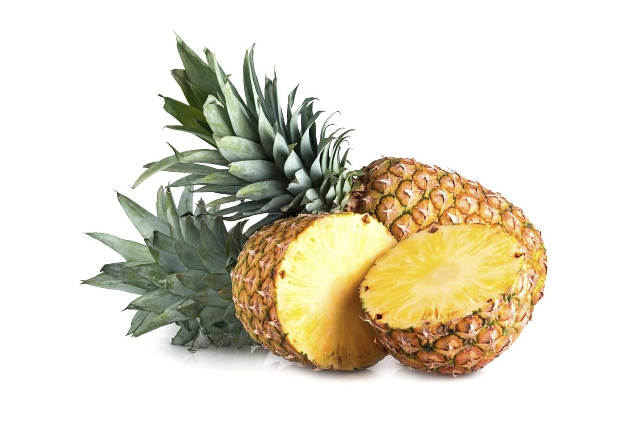 Pineapple: Nature’s Enzyme-Rich Digestive Aid (image credits: pixabay)