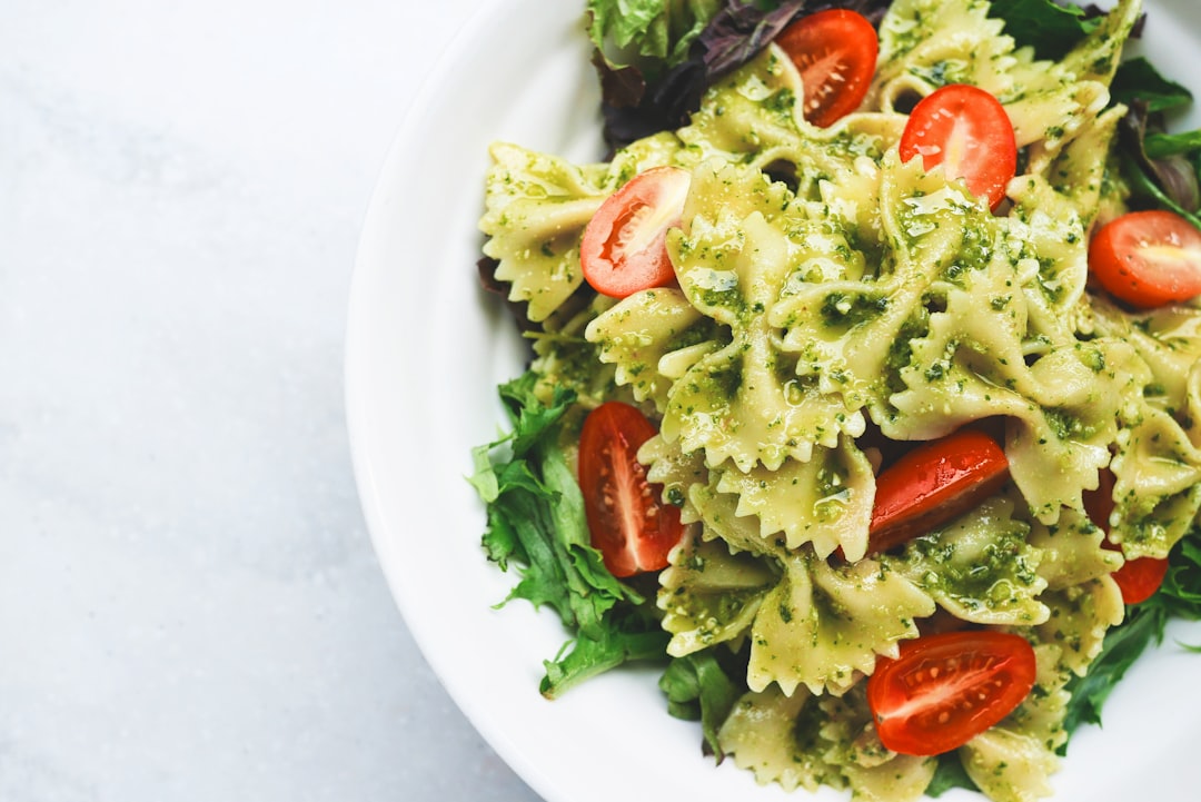 Whole Wheat Pasta with Spinach and Garlic (image credits: unsplash)