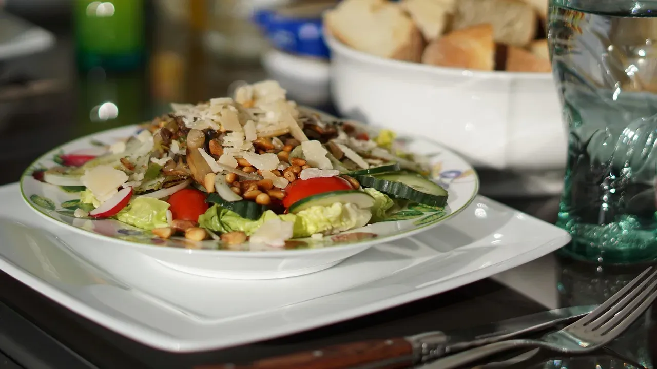 8. They Eat to Arrive Well, Not Just to Pass the Time (Image Credits: Pixabay)