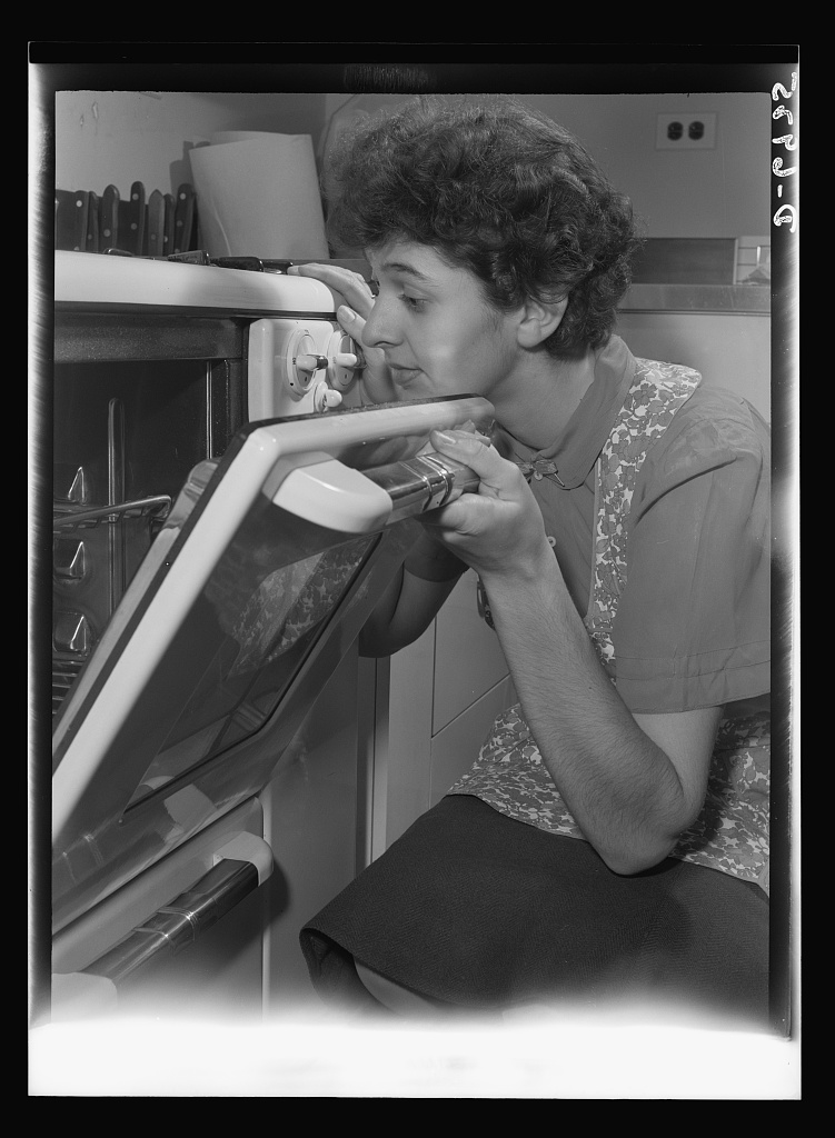 Opening the Oven Door Too Often (image credits: wikimedia)