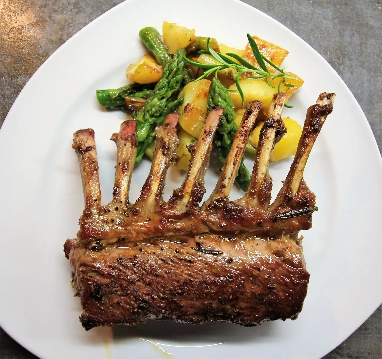 Crown Roast of Lamb (Image Credits: Pixabay)